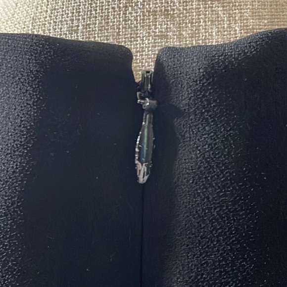 Theory Minaeon Contrast-Trim Crepe Sleeveless Sheath Dress in Black size 4 - Picture 14 of 14